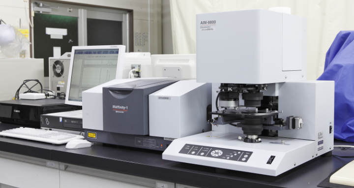 Fourier transform infrared spectrometer (FT-IR)