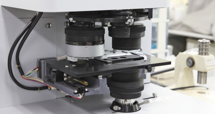 Fourier transform infrared spectrometer (FT-IR)